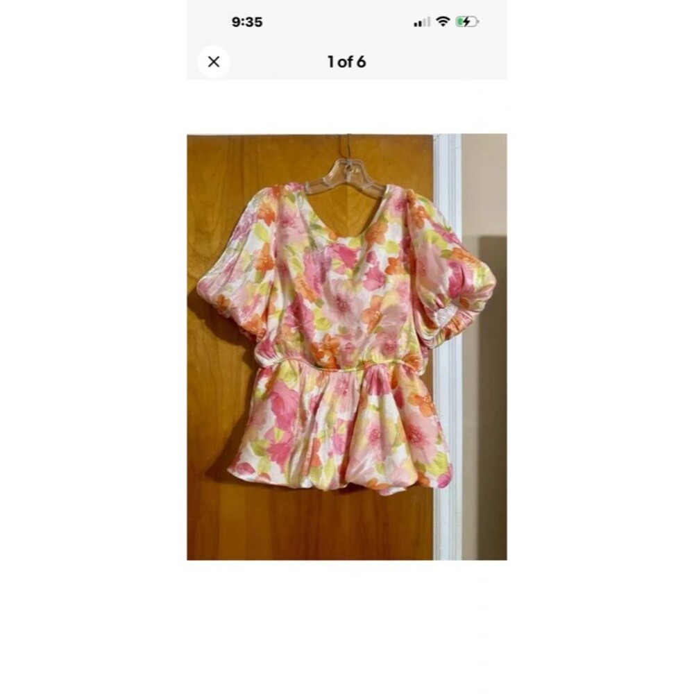 Hayden Los Angeles floral puff sleeve blouse. Size L
